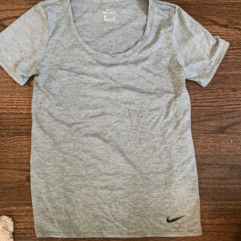 Nike women’s small shirt dry fit